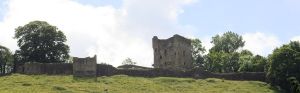 Peveril_Castle_from_Castleton